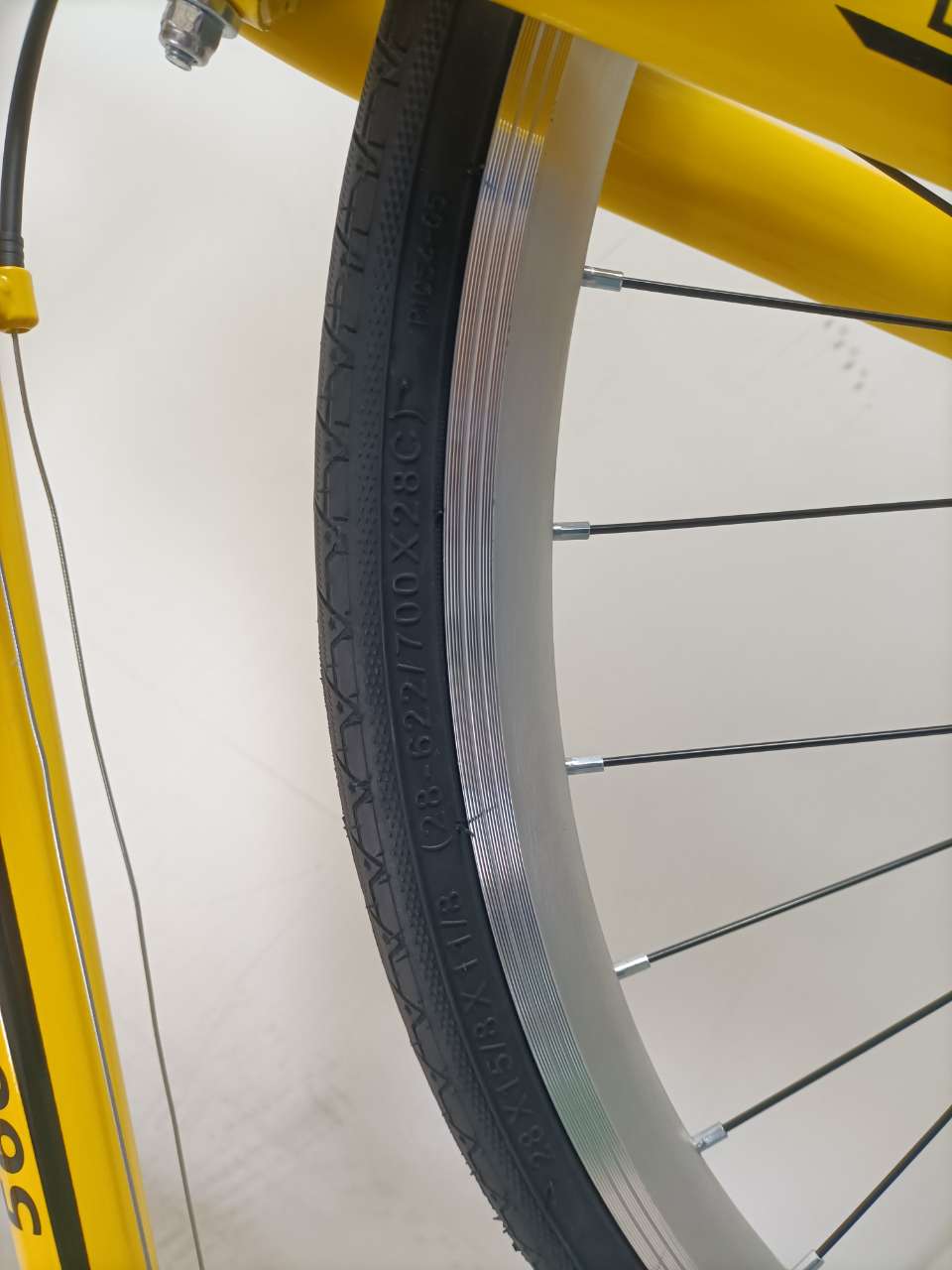 Road Bike 560, 700C X 28C, 21 Speed